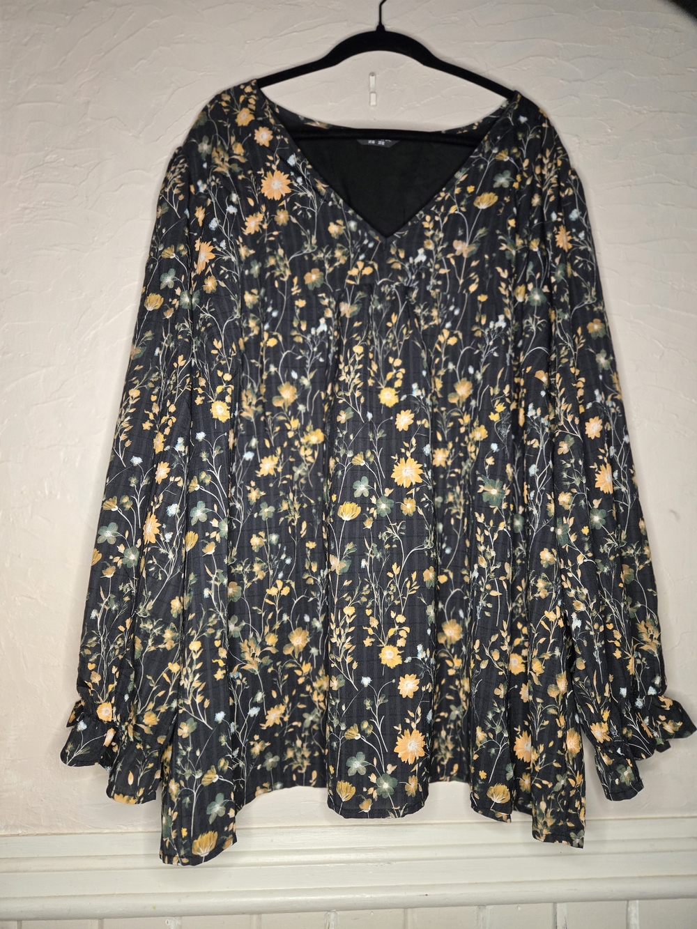 BloomChic Black Floral V-Neck Long Sleeve Blouse